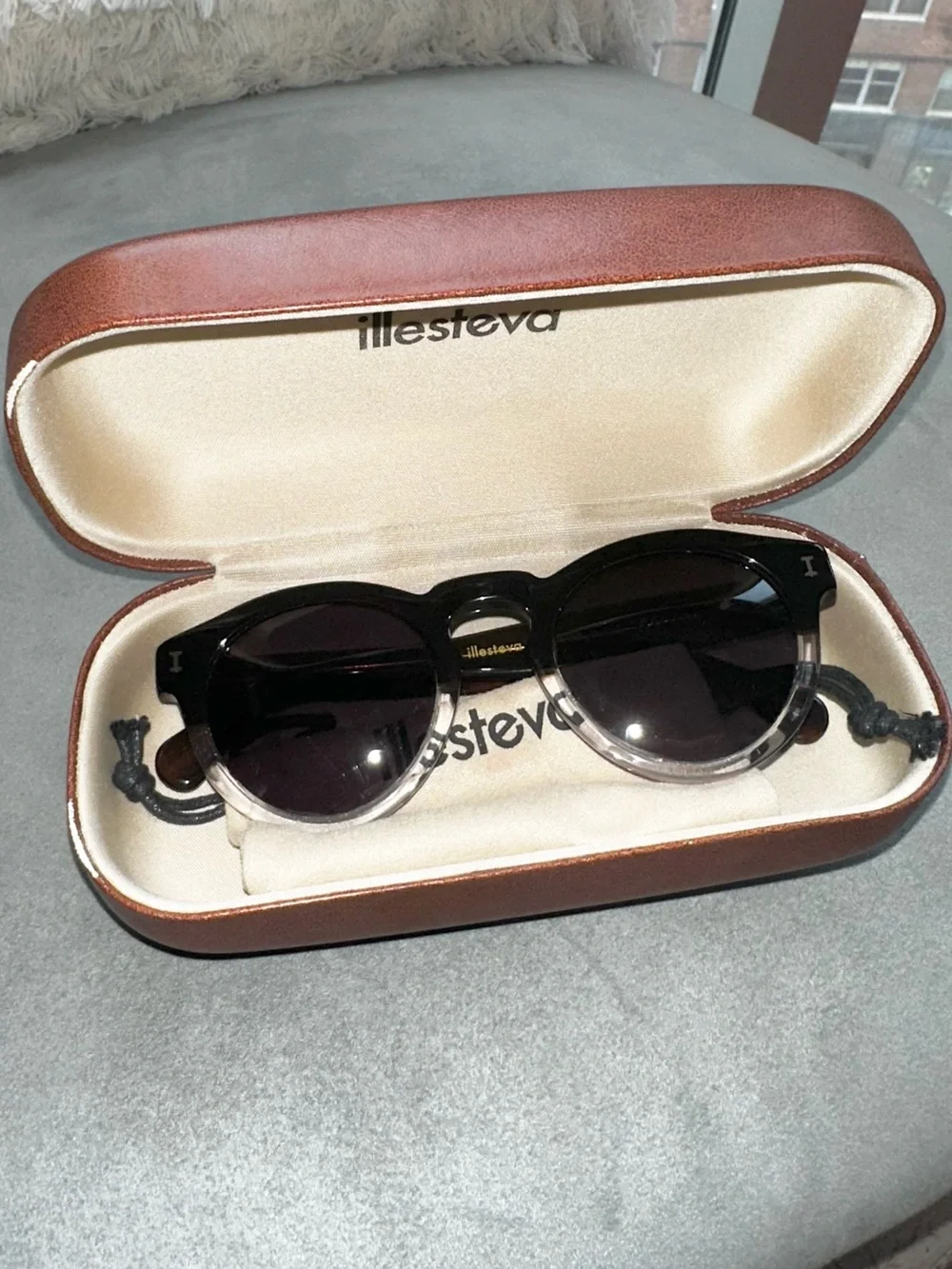 Illesteva Leonard Two-Tone Tortoise/Clear Sunglasses + Cases